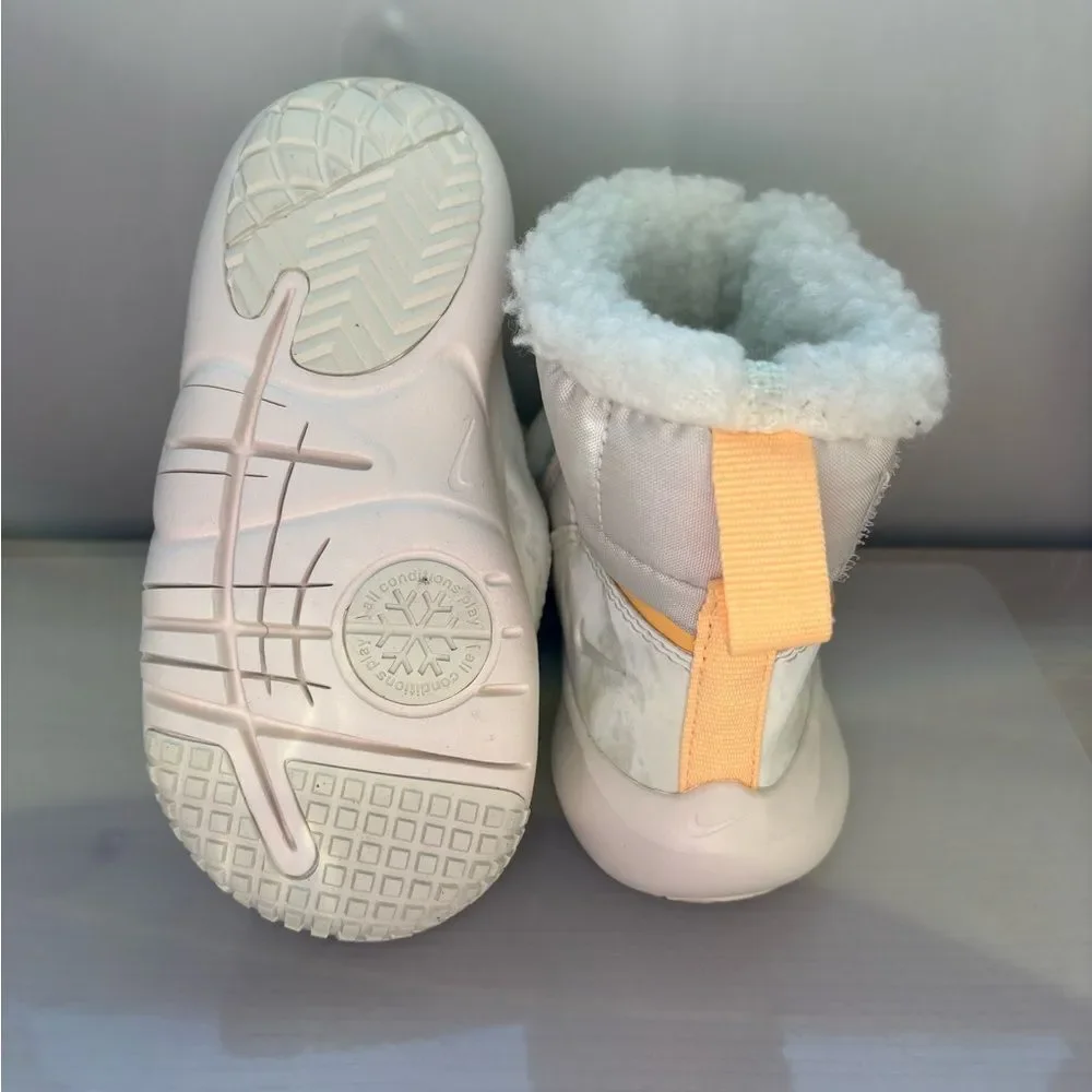 Nike Flex Advance boots in the 'Pale Ivory' or 'Melon Tint' colorway